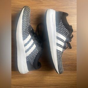 Adidas cloud foam size 8 women